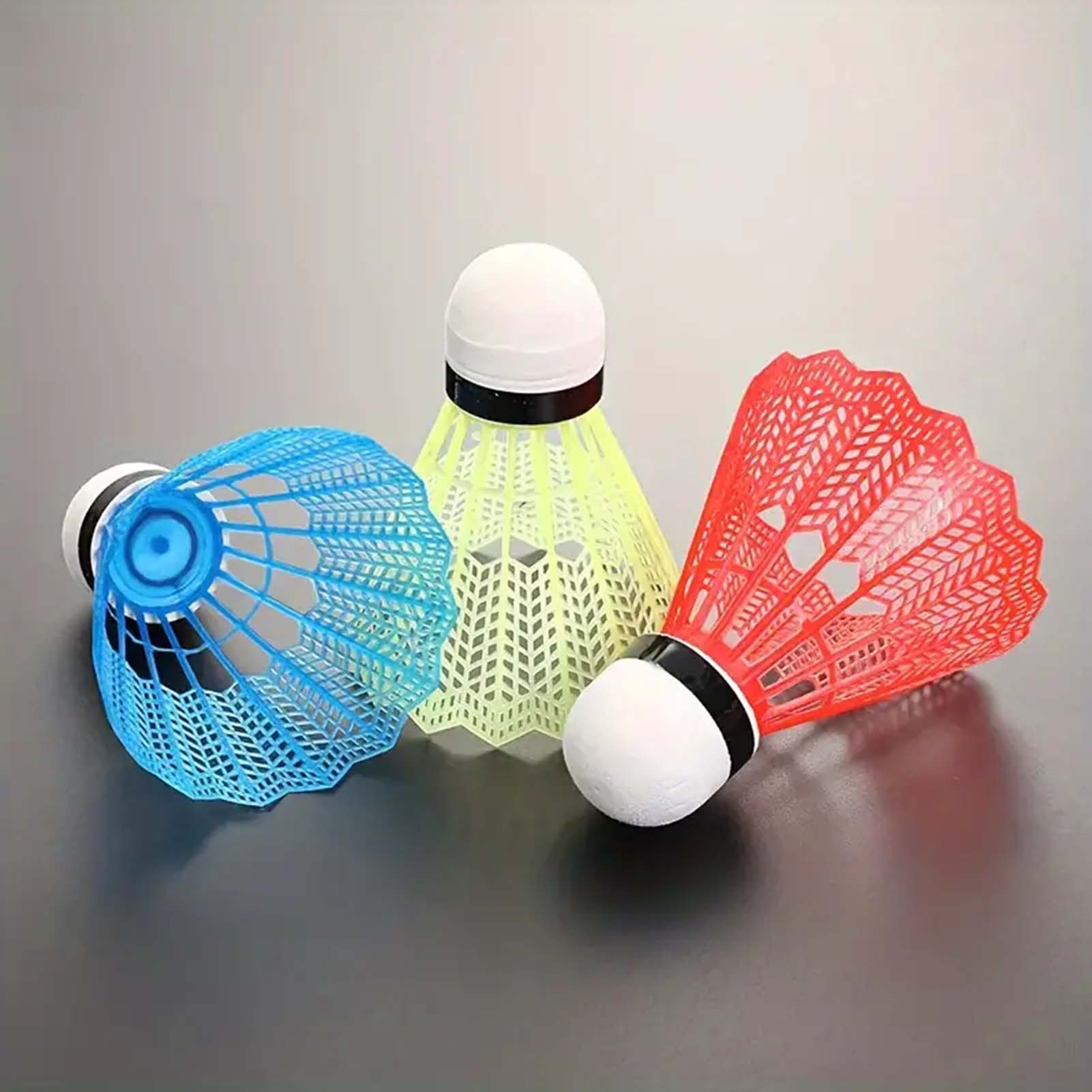 12 Buah Kok Bulu Tangkis Plast - Badminton Fun Game ulasan dan harga